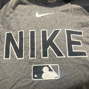NEW Mens Nike baseball shirt . XL .